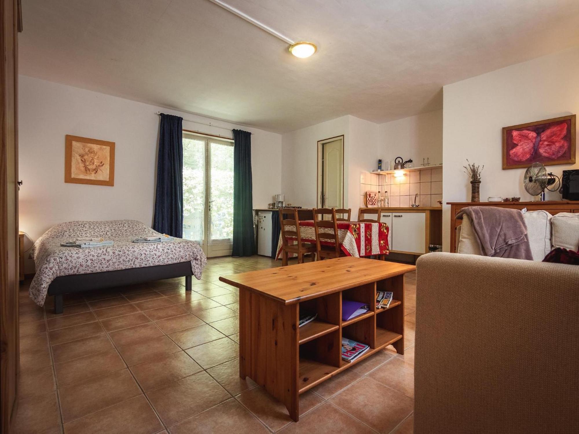 Appealing Apartment In Vezac With Swimming Pool Beynac-et-Cazenac Ngoại thất bức ảnh