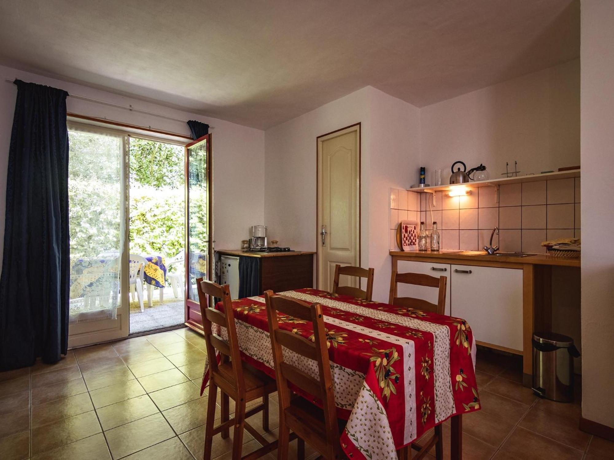 Appealing Apartment In Vezac With Swimming Pool Beynac-et-Cazenac Ngoại thất bức ảnh